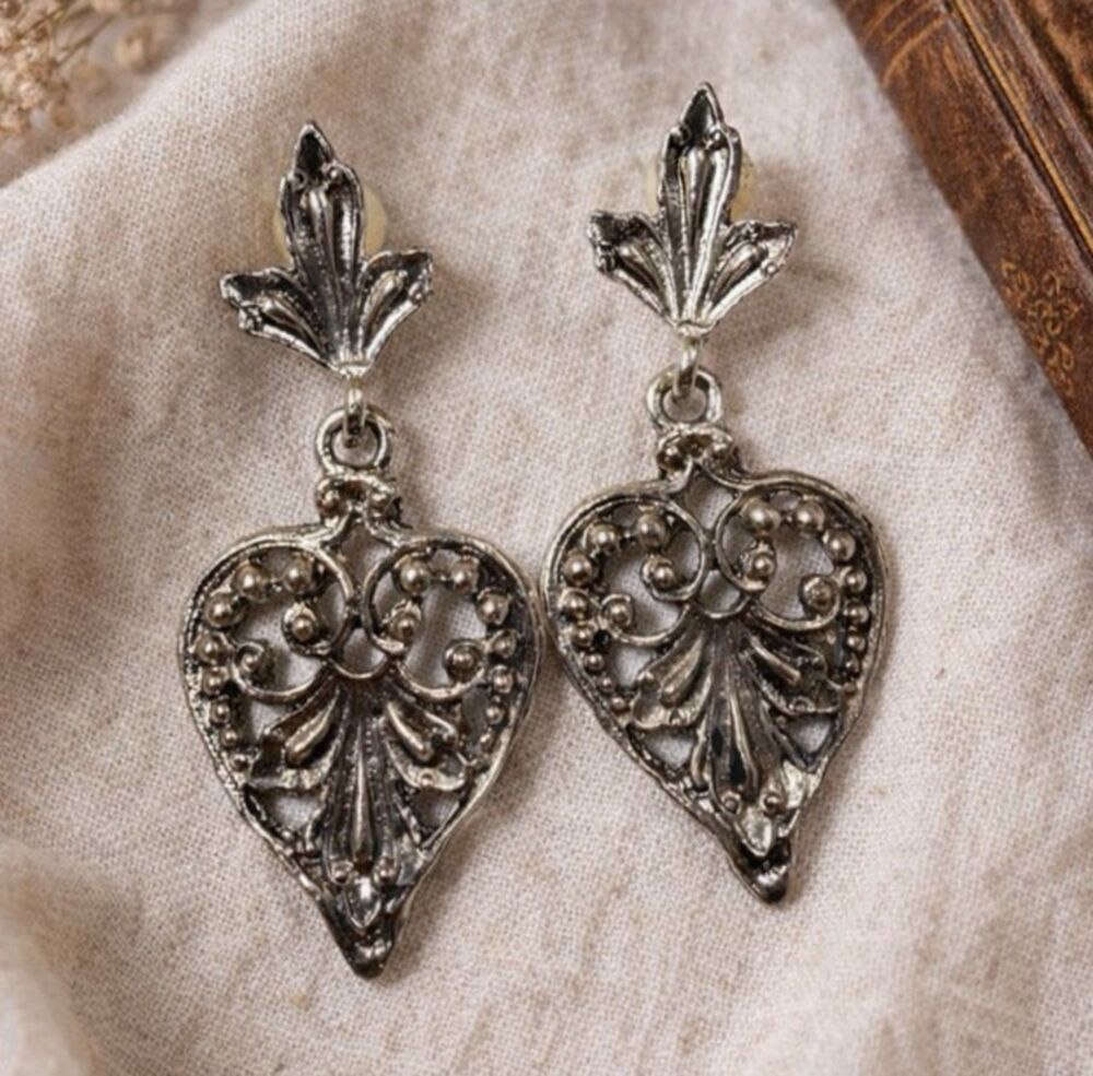 Vintage Silver Tone Filligree Heart Earrings Fleur De Lis Dangle Boho Romantic